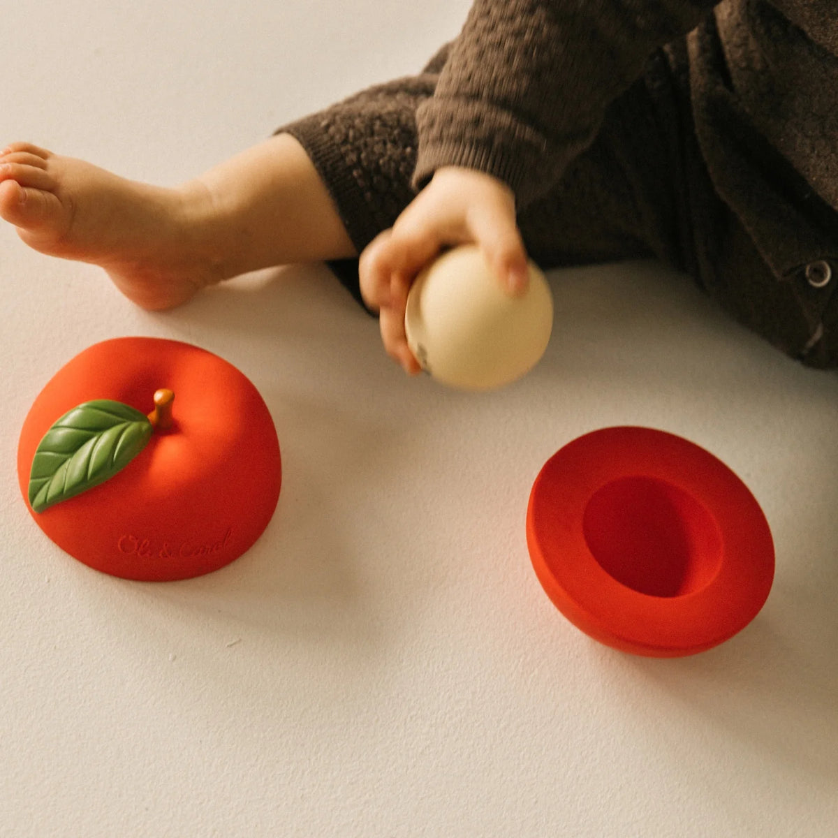 Apple Steckspiel & Rassel Ball