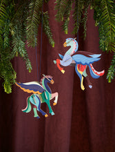 Laden Sie das Bild in den Galerie-Viewer, Ornament Flying Pegasus 2er Set