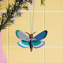 Laden Sie das Bild in den Galerie-Viewer, Ornament Grid Butterfly