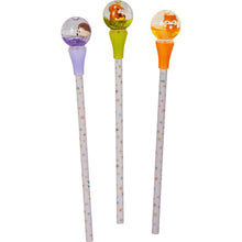 Laden Sie das Bild in den Galerie-Viewer, Bleistift mit Schneekugel-Topper Winterzauber