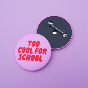 Too cool for school Button rosa-rot