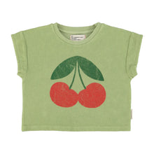 Laden Sie das Bild in den Galerie-Viewer, T-Shirt Light olive Cherry Print
