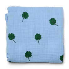 Laden Sie das Bild in den Galerie-Viewer, Light Blue Clover Swaddle Small