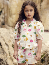 Laden Sie das Bild in den Galerie-Viewer, Space Muslin Bluse
