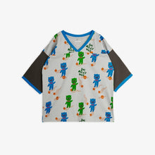 Laden Sie das Bild in den Galerie-Viewer, Aliens V-neck T-Shirt