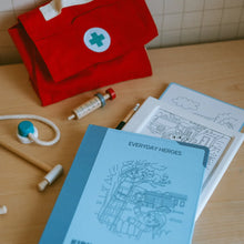 Laden Sie das Bild in den Galerie-Viewer, Zeichenvorlagen Kidydraw Pad "Everyday Heroes"