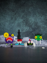 Laden Sie das Bild in den Galerie-Viewer, Creepy Critters Mini Bausteine &quot;Bolt&quot;