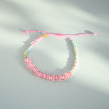 Laden Sie das Bild in den Galerie-Viewer, Perlenarmband Schulkind rosa