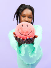 Laden Sie das Bild in den Galerie-Viewer, Smiley Eco Fuzzy Bright Coral 13 cm