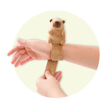 Laden Sie das Bild in den Galerie-Viewer, Plüsch Capybara Schnapparmband