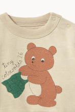Laden Sie das Bild in den Galerie-Viewer, Bear Graphic Baby Sweatshirt