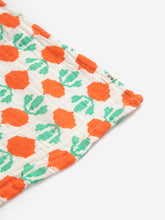 Laden Sie das Bild in den Galerie-Viewer, Cool Radish All over Musselin