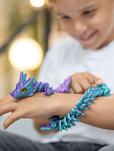 Laden Sie das Bild in den Galerie-Viewer, Geflügelte Drachen