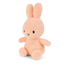Laden Sie das Bild in den Galerie-Viewer, Miffy Terry Peach 23 cm