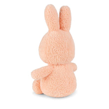 Laden Sie das Bild in den Galerie-Viewer, Miffy Terry Peach 23 cm