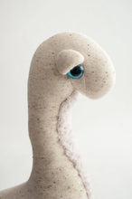 Laden Sie das Bild in den Galerie-Viewer, Dinosaurier Diplodocus Small Ivory