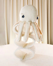 Laden Sie das Bild in den Galerie-Viewer, Mini Gold Octopus