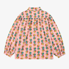 Laden Sie das Bild in den Galerie-Viewer, Dices all over Bluse