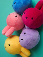 Laden Sie das Bild in den Galerie-Viewer, Miffy Squish Ball Yellow