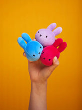 Laden Sie das Bild in den Galerie-Viewer, Miffy Squish Ball Rosa