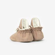 Laden Sie das Bild in den Galerie-Viewer, Booties Gamuza Classic Café