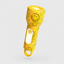 Laden Sie das Bild in den Galerie-Viewer, Glowy Taschenlampe SMILEY WORLD® gelb