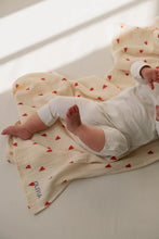 Laden Sie das Bild in den Galerie-Viewer, Beige Hearts Swaddle Large