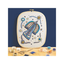 Laden Sie das Bild in den Galerie-Viewer, Atelier 58 &quot;Perlenstickerei Vogel&quot;