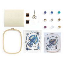 Laden Sie das Bild in den Galerie-Viewer, Atelier 58 &quot;Perlenstickerei Vogel&quot;