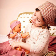 Laden Sie das Bild in den Galerie-Viewer, Pomea Badepuppe Prune