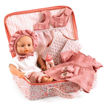 Laden Sie das Bild in den Galerie-Viewer, Pomea Puppe Lily im Koffer