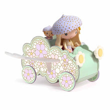 Laden Sie das Bild in den Galerie-Viewer, Tinyly Spielfigur Jil Tinycar