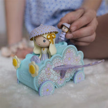 Laden Sie das Bild in den Galerie-Viewer, Tinyly Spielfigur Jil Tinycar