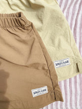 Laden Sie das Bild in den Galerie-Viewer, 2er Pack Acty Shorts pale olive green/ermine