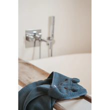 Laden Sie das Bild in den Galerie-Viewer, Badehandtuch Bear Goblin Blue