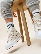 Laden Sie das Bild in den Galerie-Viewer, Striped Mini Socken