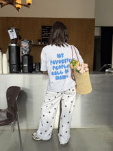 Laden Sie das Bild in den Galerie-Viewer, CALL ME MAMA T-Shirt grey