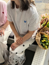 Laden Sie das Bild in den Galerie-Viewer, CALL ME MAMA T-Shirt grey