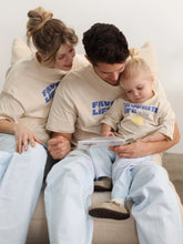 Laden Sie das Bild in den Galerie-Viewer, FAVORITE LIFE T-Shirt Unisex