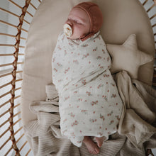 Laden Sie das Bild in den Galerie-Viewer, Swaddle Pastel Flowers
