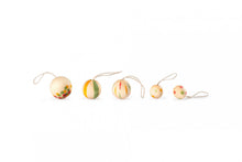 Laden Sie das Bild in den Galerie-Viewer, Weihnachtsdeko Nº 5 Wonder Balls