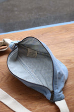Laden Sie das Bild in den Galerie-Viewer, Gürteltasche Olivia Denim Blau