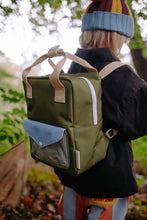 Laden Sie das Bild in den Galerie-Viewer, Rucksack small Envelope Tickling grass