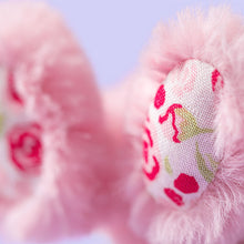 Laden Sie das Bild in den Galerie-Viewer, Blushkin Blossom Bunny Bag Charm