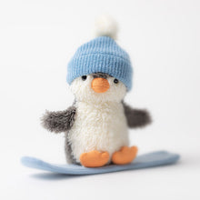 Laden Sie das Bild in den Galerie-Viewer, Peanut Penguin Snowboarding