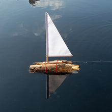 Laden Sie das Bild in den Galerie-Viewer, Huckleberry Make your Own Segelboot