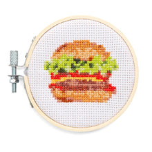 Laden Sie das Bild in den Galerie-Viewer, Mini Kreuzstich Stickset &quot;Burger&quot;