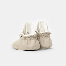 Laden Sie das Bild in den Galerie-Viewer, Booties Gamuza Gripper Ivory
