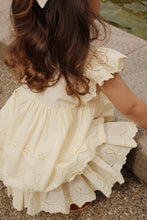 Laden Sie das Bild in den Galerie-Viewer, Posey Top Cloud Cream