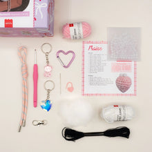 Laden Sie das Bild in den Galerie-Viewer, Häkelset "Anhänger Glam Pink"